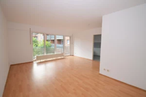 Helle 2-Zimmerwohnung mit großem Balkon am Stadtrand von Köln