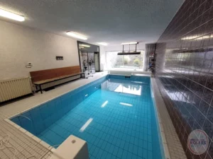 Preissenkung! Bezugsfreier Architektenbungalow für 2 Personen konzipiert, Schwimmbad, Toplage Düren