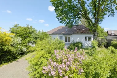V E R K A U F T – Zentrumsnah! Großer Winkelbungalow in Neunkirchen