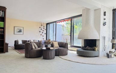 Wohnzimmer mit Kamin